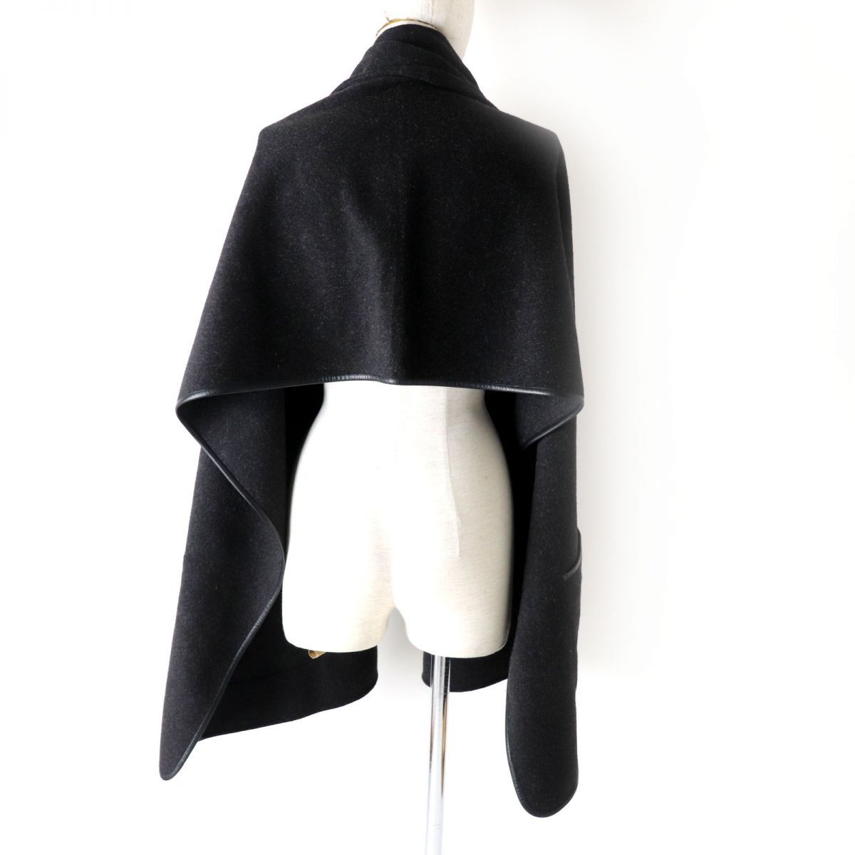 極美品◎希少 仏製 HERMES エルメス レディース マルジェラ期 レザー使い キャメル100％ ポケット付 ショール／ストール チャコールグレー　m07-st30227-1051 極美品◎希少 仏製 HERMES エルメス レディース マルジェラ期 レザー