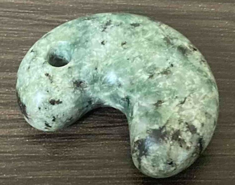 糸魚川翡翠 勾玉 透明感 糸魚川翡翠 勾玉 （糸魚川ヒスイ勾玉） 糸魚川