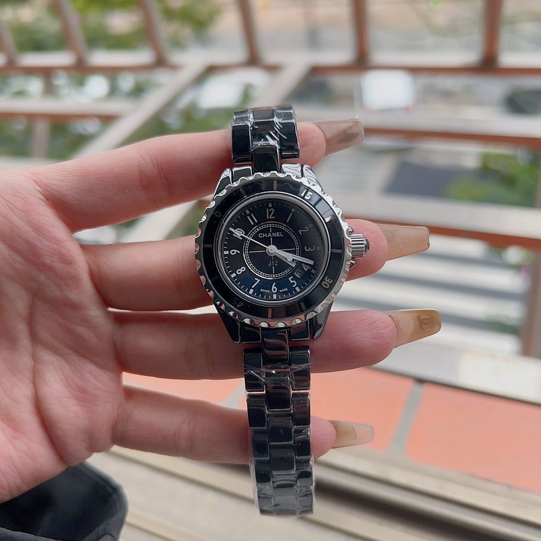 Chanel] J12 クオーツレディースウォッチ - 専用ケース・カード