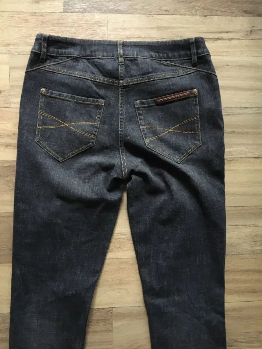 クチネッリ ブラックブルーデニムパンツ