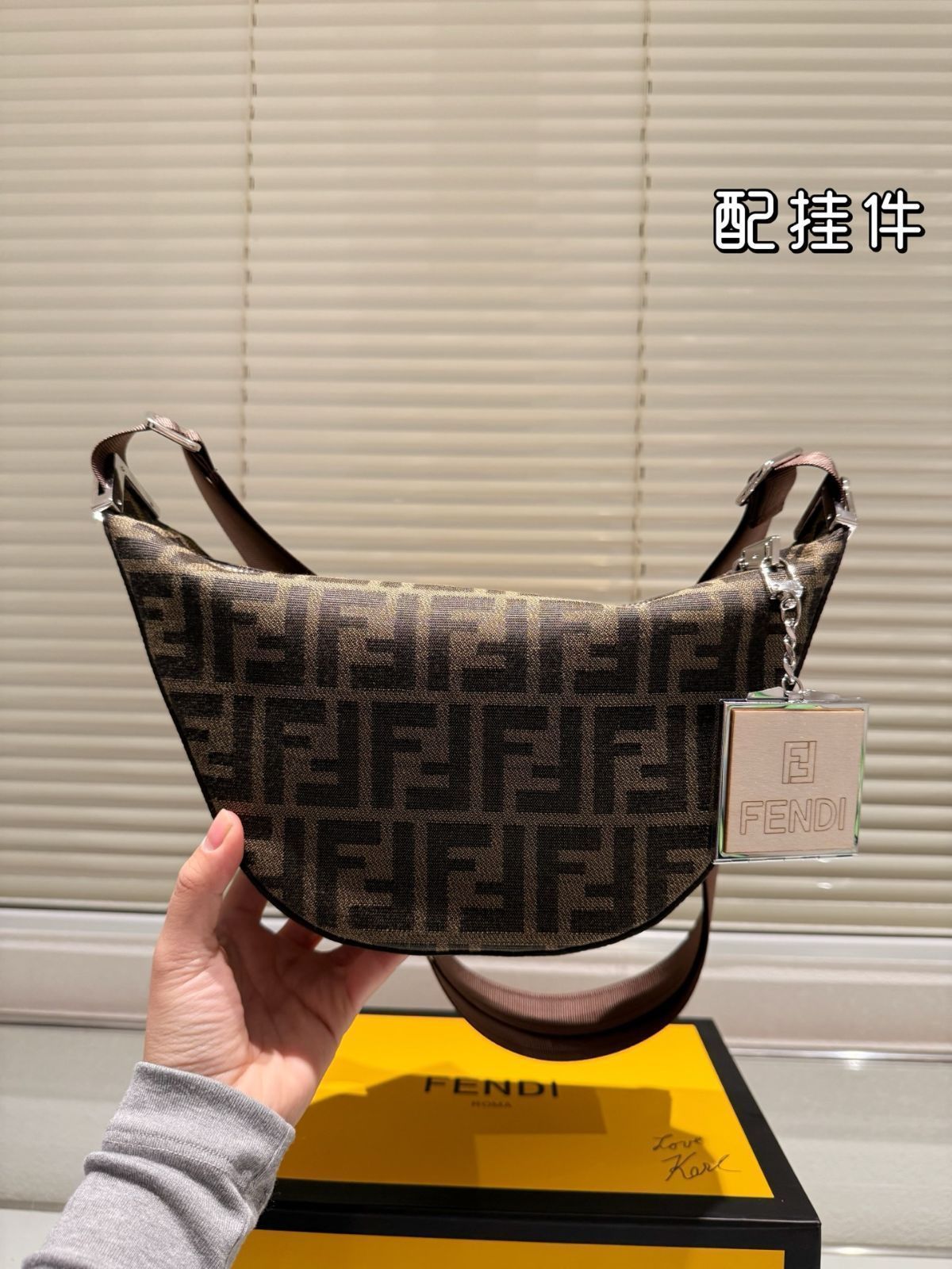 ☆セール中☆【FENDI】クロスボディバッグ 今日特価】Fendi 斜め掛けバッグ フェンディ クロスボディバッグ