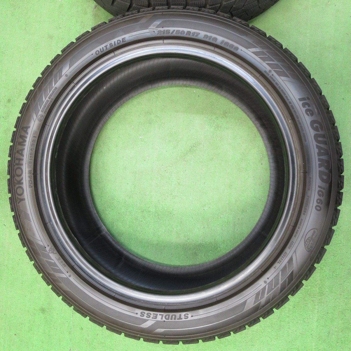 送料無料] バリ溝！21年！9.5分以上☆スタッドレス 215/50R17