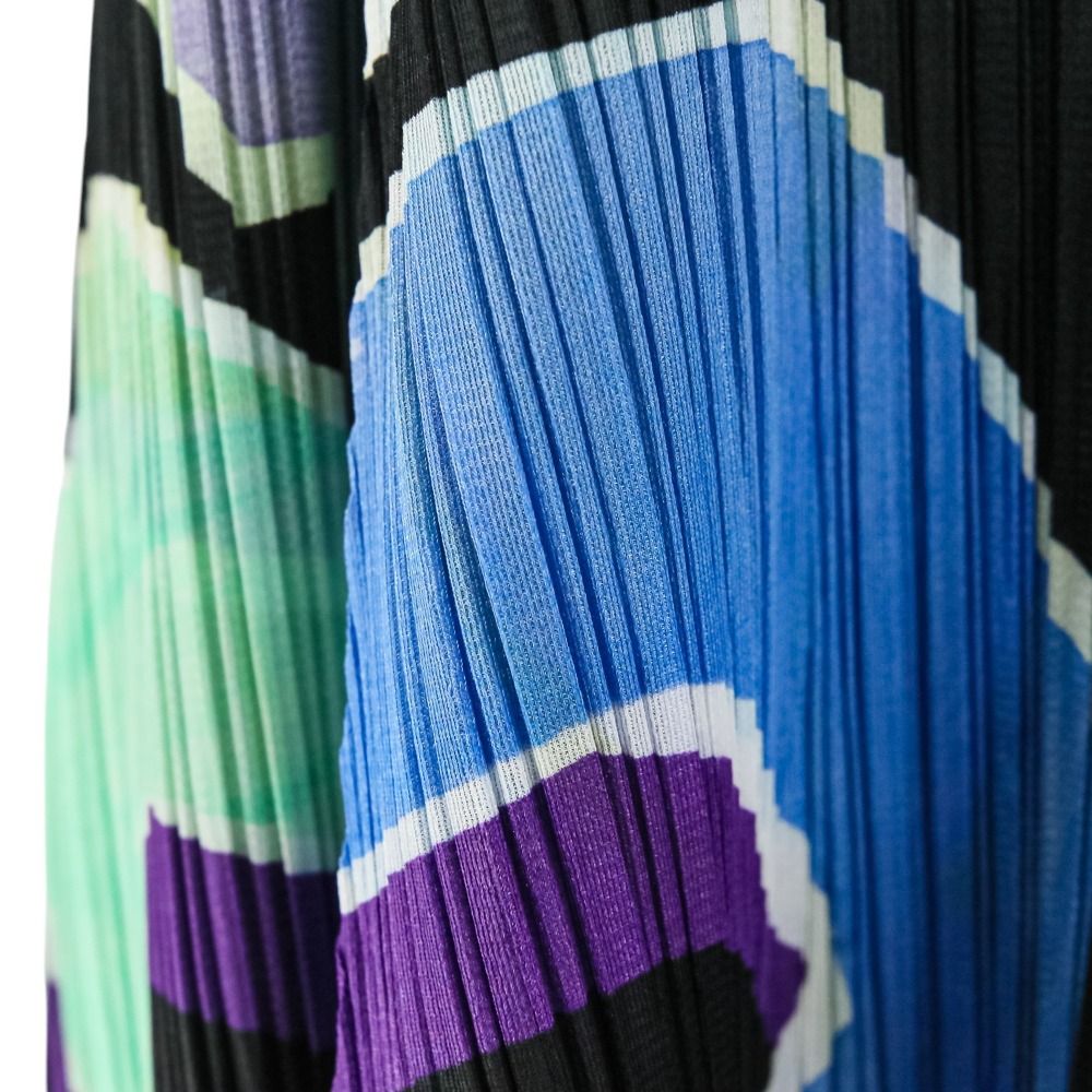 プリーツプリーズのノースリーブ膝丈チュニックワンピース 美品 プリーツプリーズ イッセイミヤケ 総柄 ノースリーブ