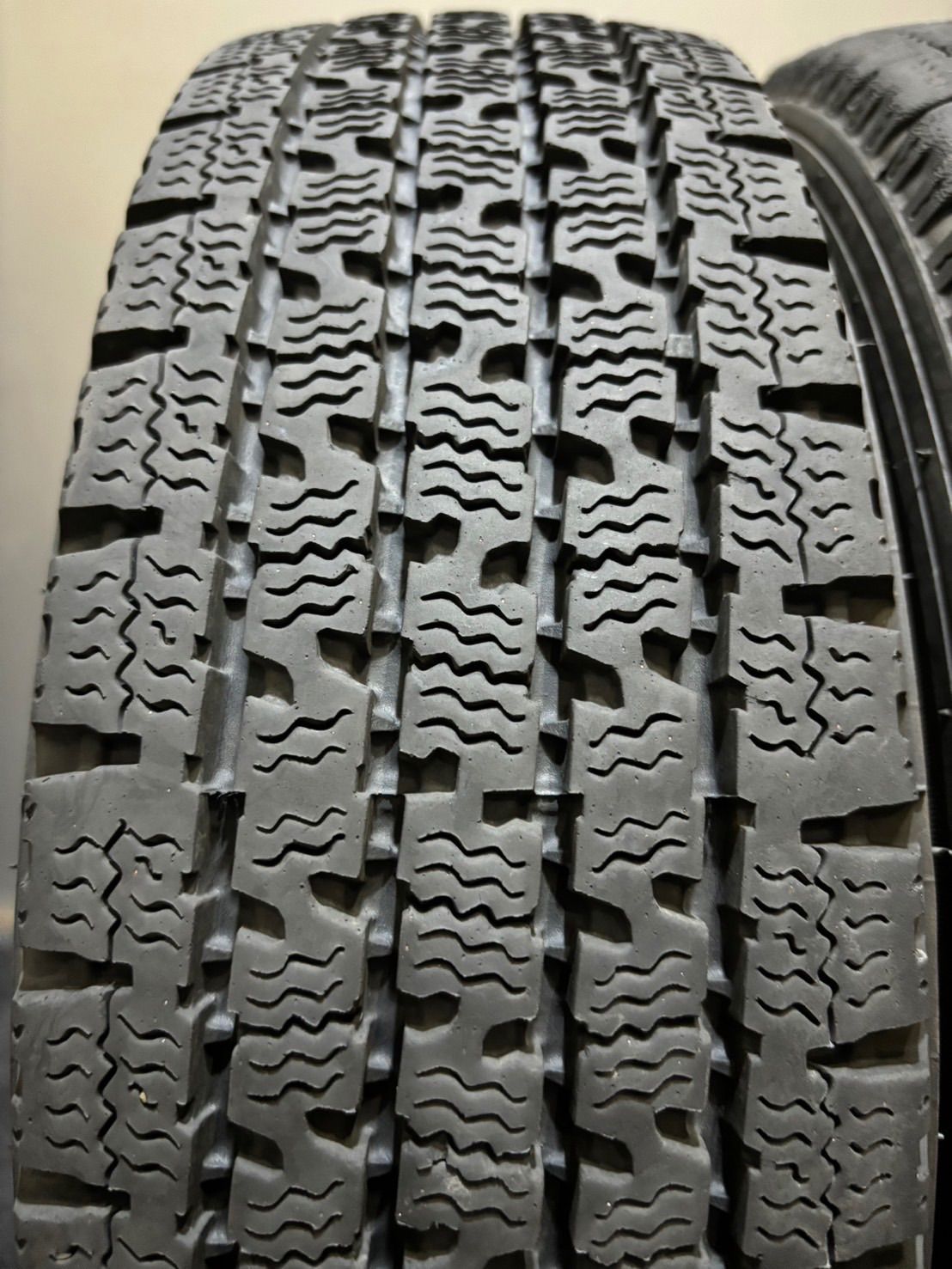 ★145/80R12 80/78N LT TOYO/DELVEX 935 23年製 ダイハツ 純正 スチール 12インチ 4J +35 100 4H スタッドレス 4本 (南1-G576)