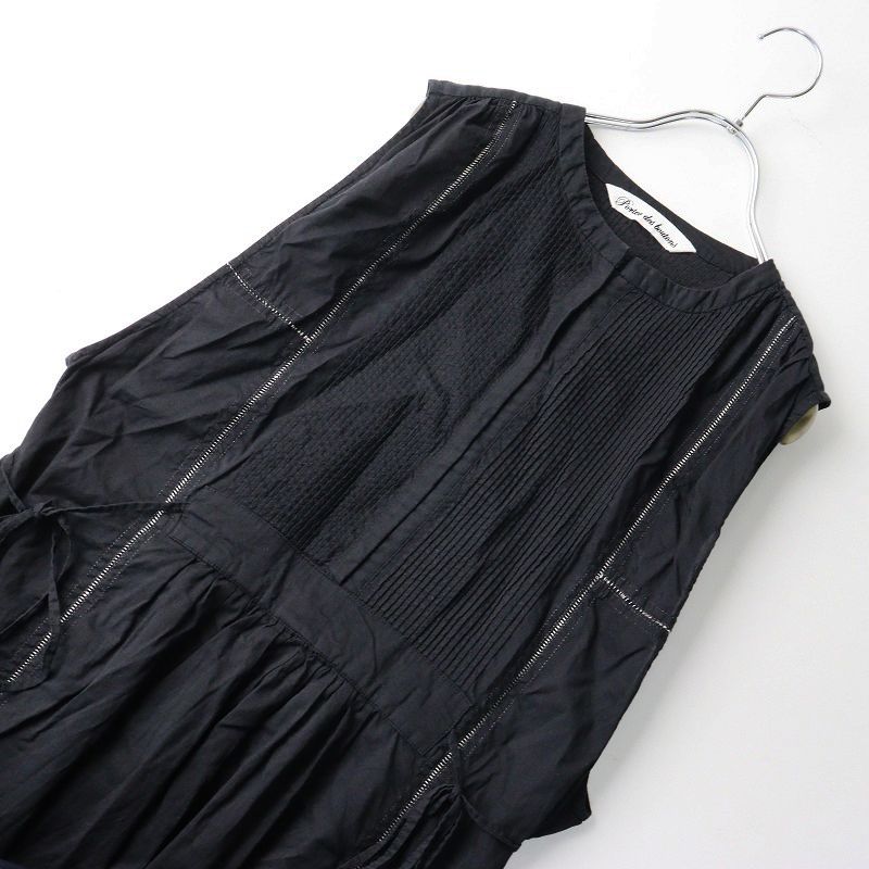 ブラック ノースリーブ