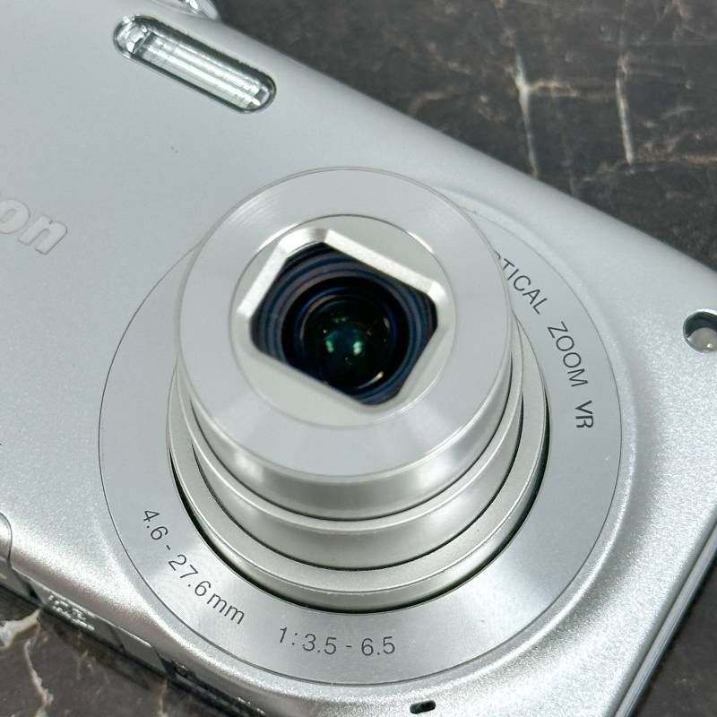 美品】Nikon COOLPIX S3300 シルバー コンパクトデジタルカメラ