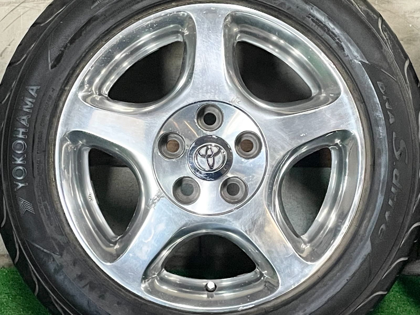 225|55R16 JZS160