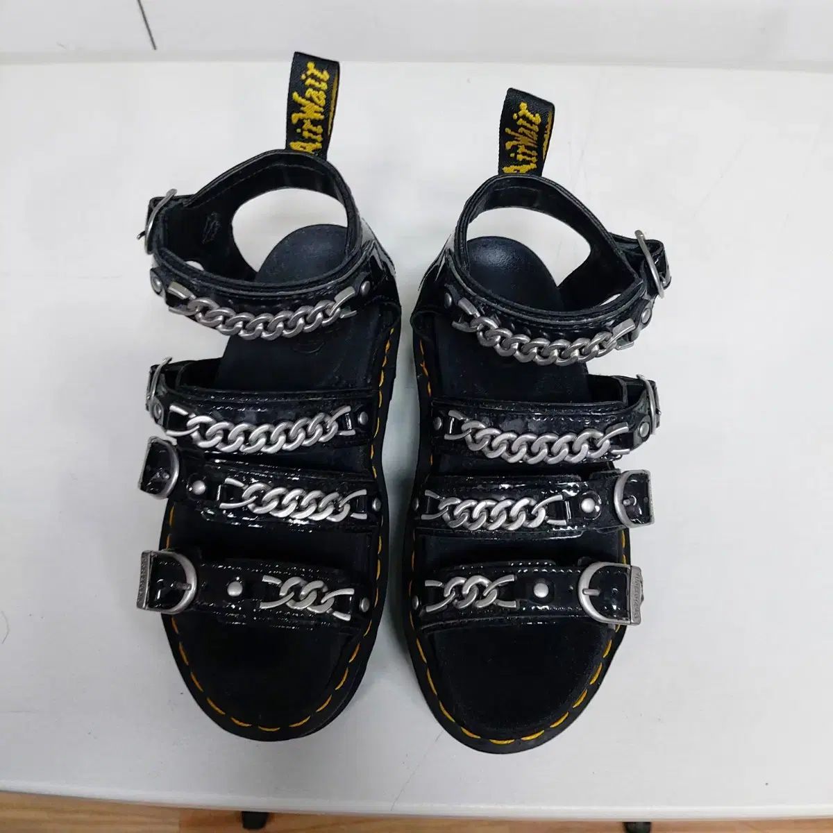DR. MARTENS