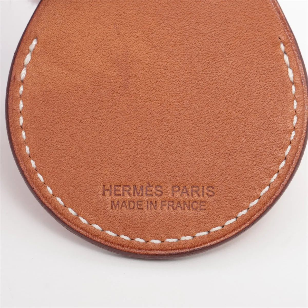 美品 エルメス HERMES AirTag モバイルアクセサリー ブラウン 新品同様 エルメス AirTag ラゲッジ タグ バッグ チャーム