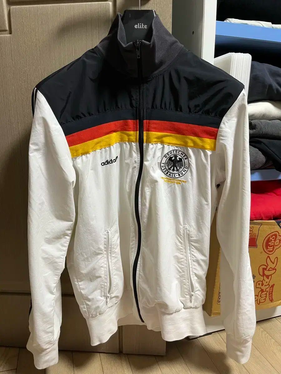 【雷市場（ポンジャン）商品韓国直送】 ドイツ 韓国国家代表 ウィンドブレーカー ジャージ ( 100 ）