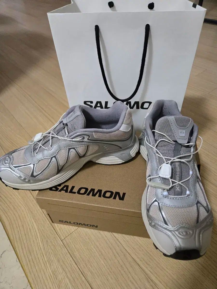 SALOMON サロモン これらはランニングシューズです