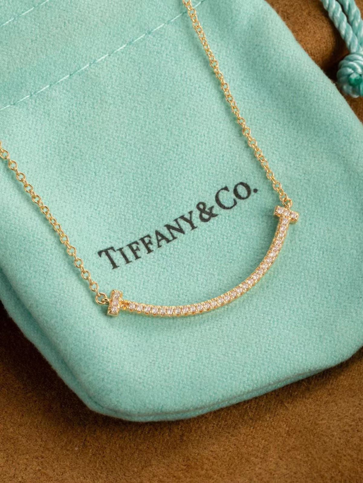 の箱と袋付き Tiffany-Co ティファニー Smail ネックレス エクストララージ スマイル ペンダント ゴールドにダイヤモンドをセッティング