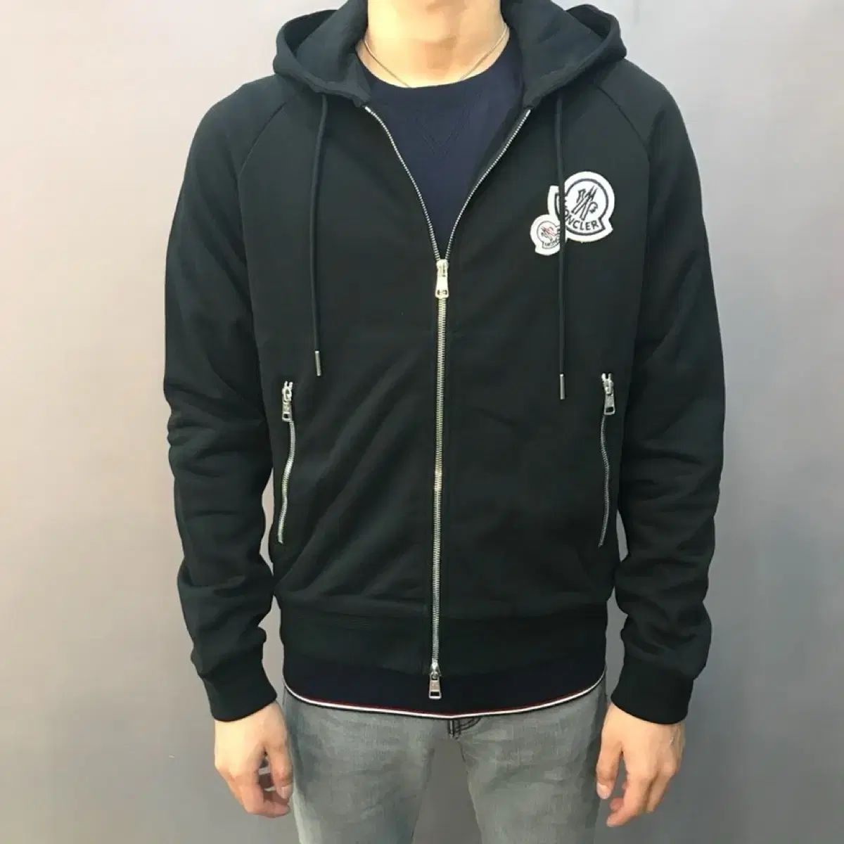 モンクレール　ジップアップパーカー 楽天市場】MONCLER モンクレール ジップアップパーカー 8G00037