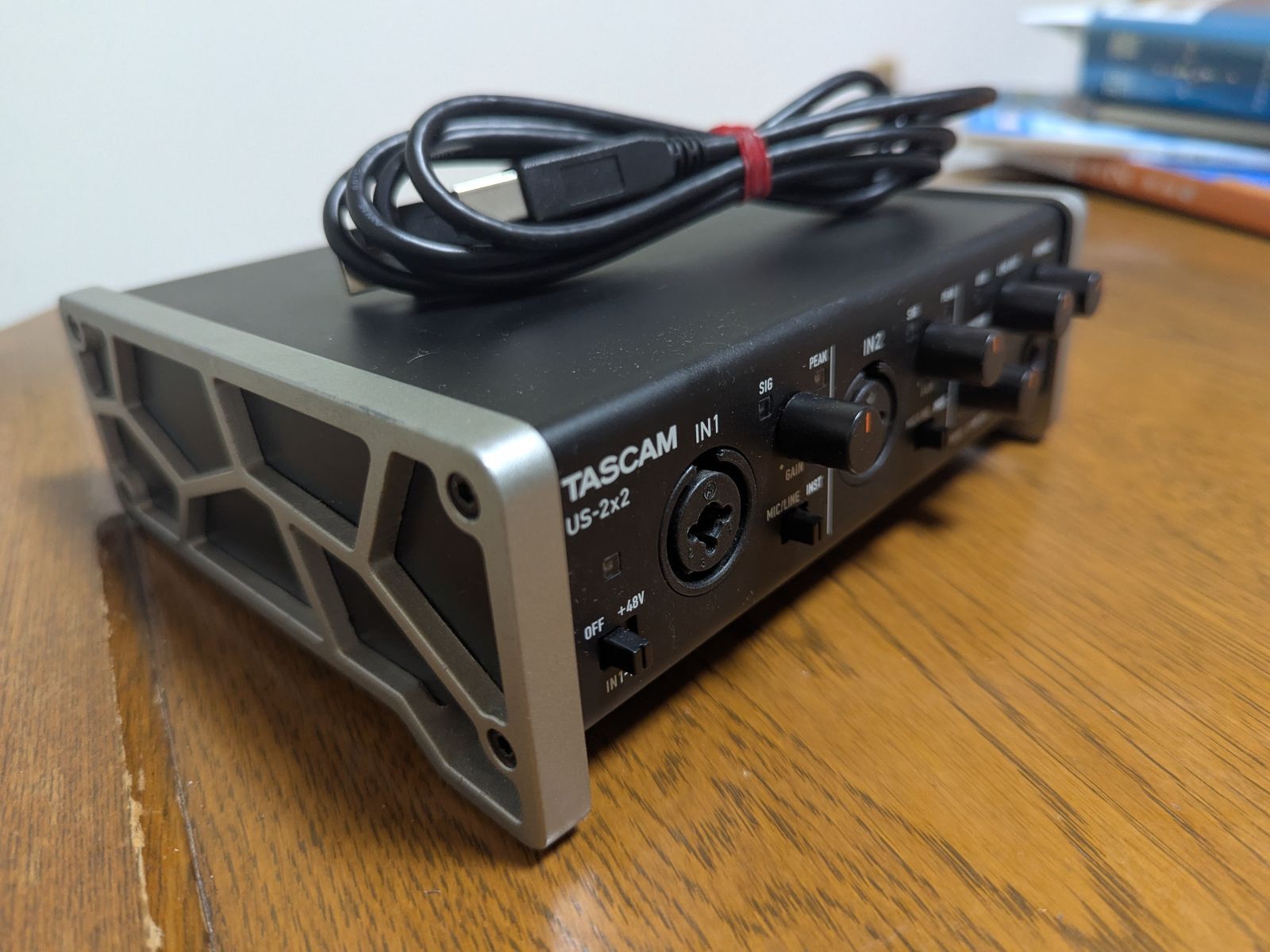 TASCAM US-2x2 オーディオインターフェース US-2x2 | USB Audio / MIDI Interface | TASCAM | International