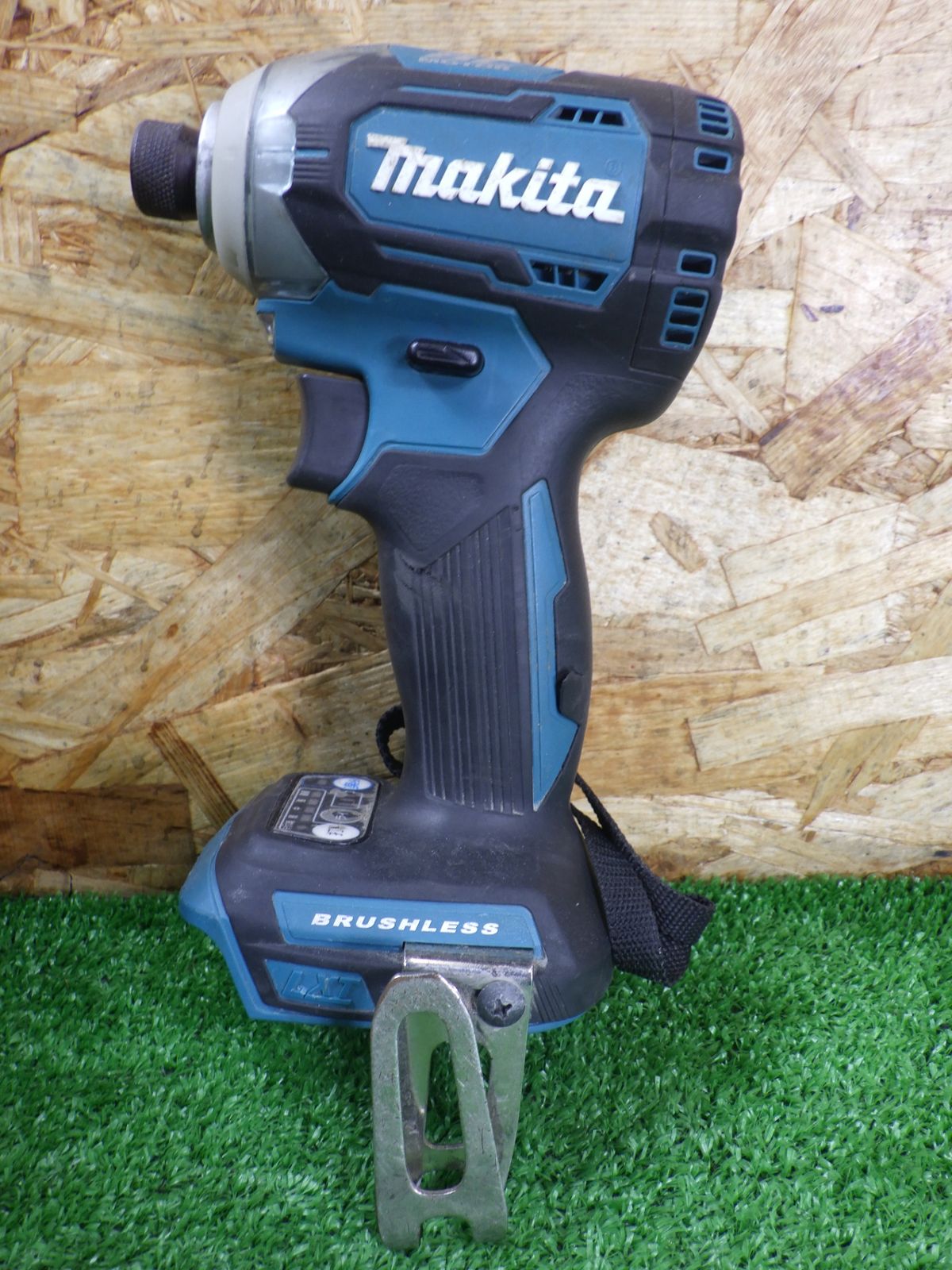 DIYにも マキタ 14.4V インパクトドライバー TD160D 充電器・バッテリー1個・ケース付 充電式 電動工具 makita 品