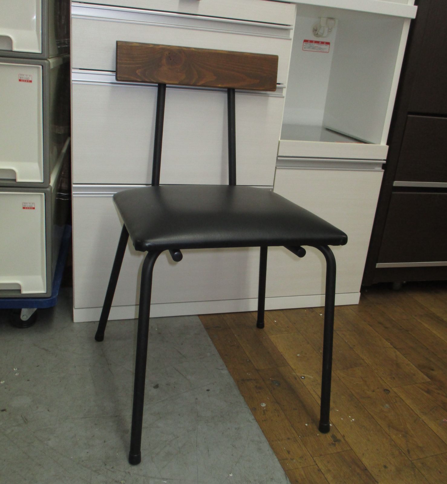 R671 KeLT ケルト チェア ダイニングチェア イス 椅子 パイン無垢材 カフェ風 ヴィンテージ 北欧 Used・キレイ