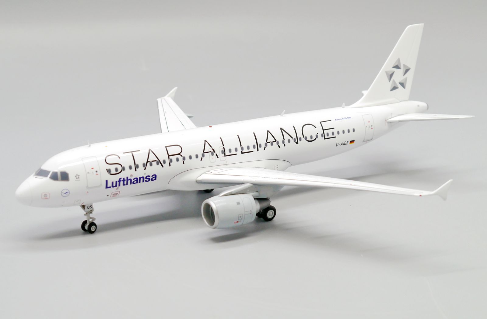 ルフトハンザ A320 D-AIQS 1/200 Jcwings ルフトハンザ A320 D-AIQS 1/200 EW2320013 - メルカリ