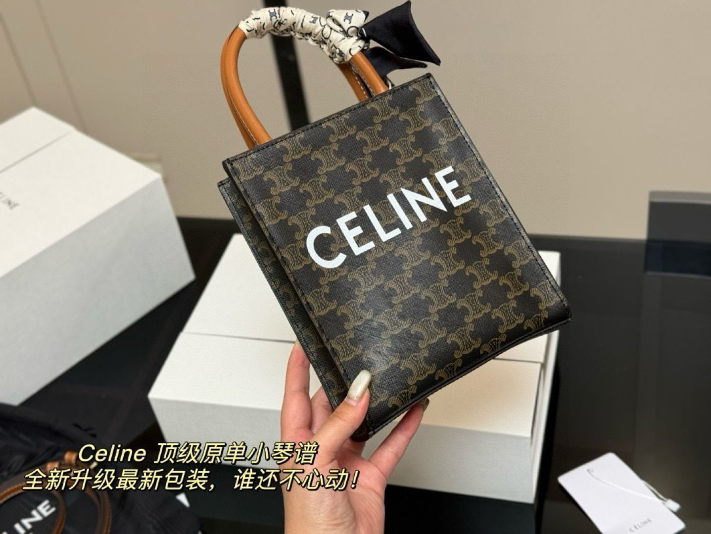 送料無料【CELINE】コンパクト ジップドカードホルダー (CELINE