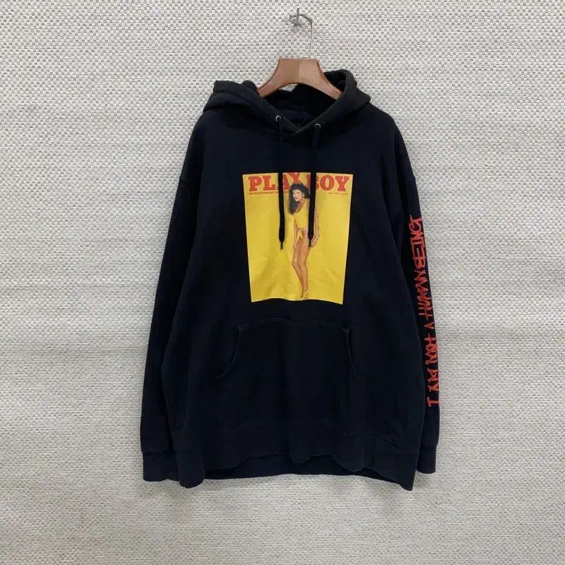 【雷市場（ポンジャン）商品韓国直送】 PLAYBOY(プレイボーイ) X 私は人間ではない オーバーサイズ 裏起毛 フード付きTシャツ 110 K06490