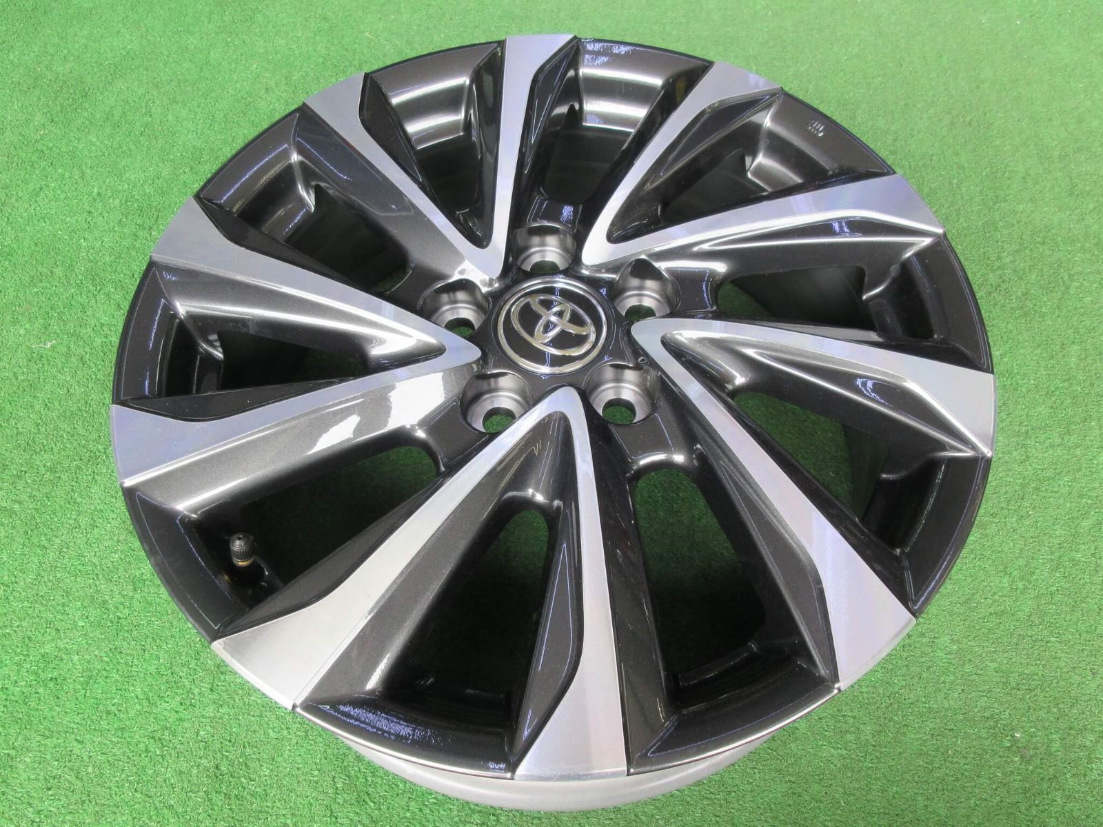 新車外し 90系ノア（ヴォクシー）S-Z純正タイヤホイールセット トヨタ