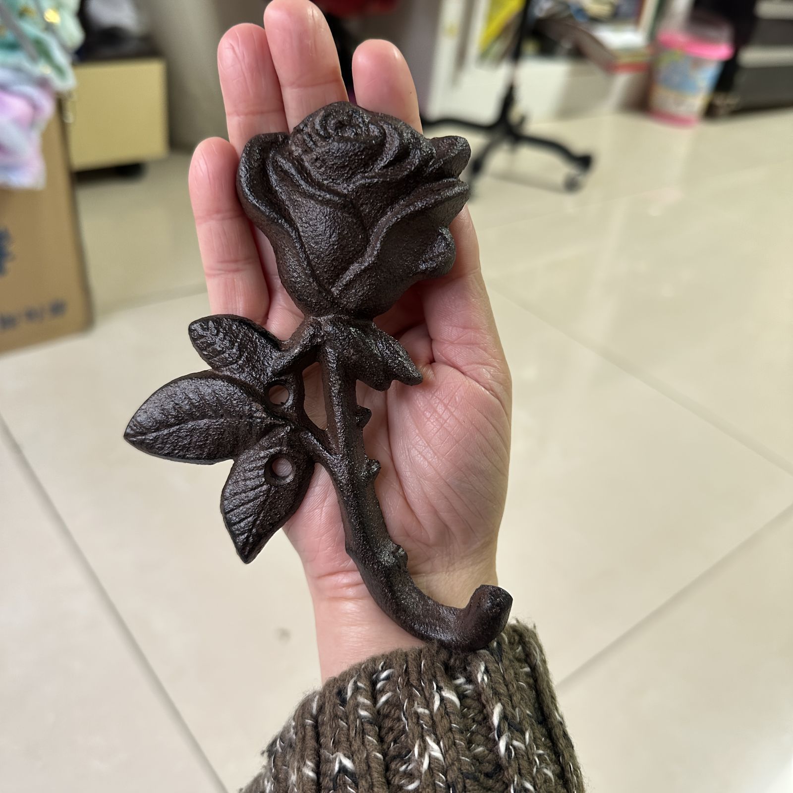 アンティークヴィンテージ】バラデザインのアイアン製壁掛けフック2個