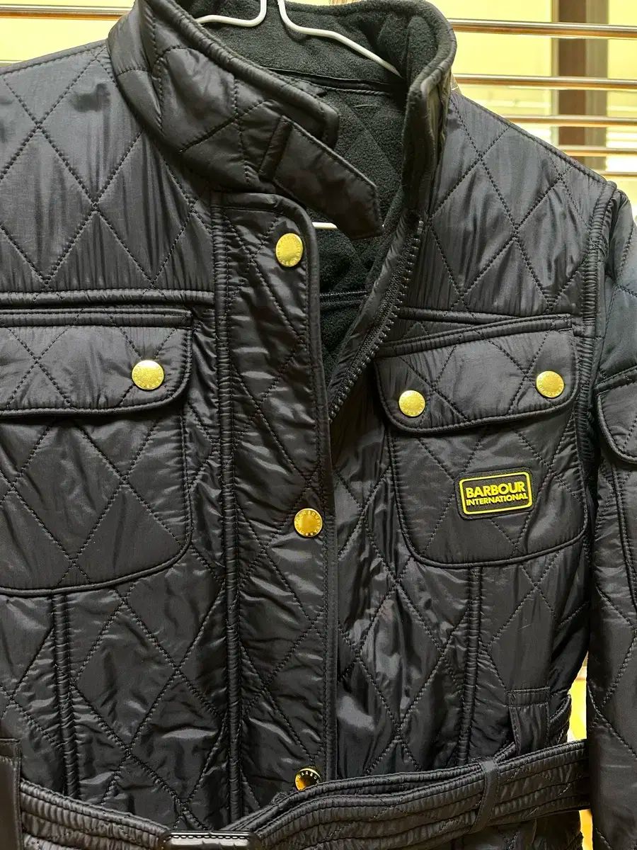 BARBOUR バブアー インターナショナル ガールズ ポール キルティング ジャケット ブラック 起毛 バージョン