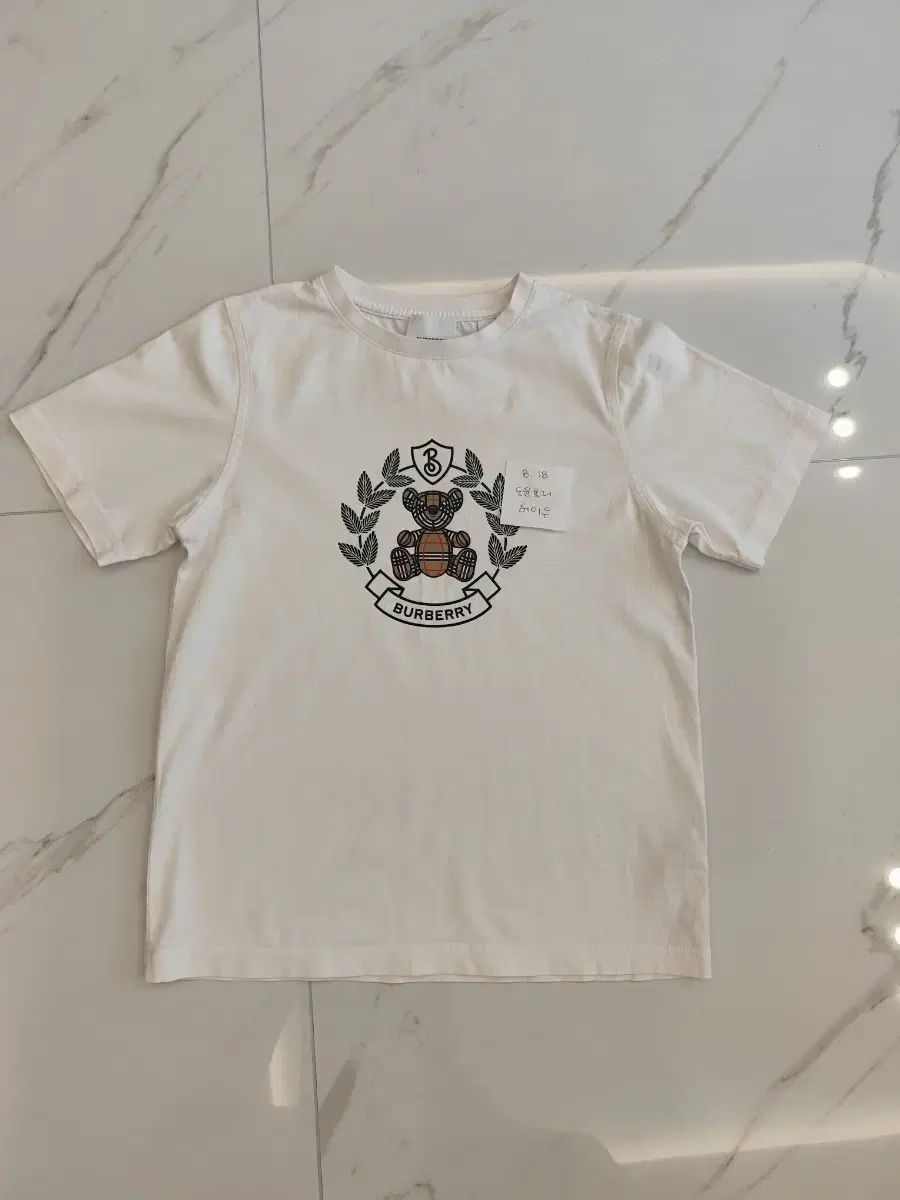 yk88︎⌣̈⃝様 バーバリー白タグベビーTシャツ86cm 4万500円 BURBERRY(バーバリー ) キッズ ベア 半袖 Tシャツ 白 8Y - メルカリ