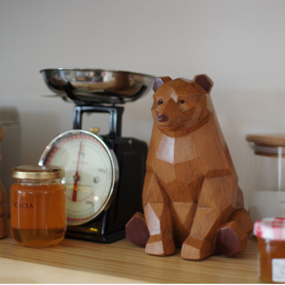 オブジェ スオーラマネーバンク クマ 貯金箱 （ マネーボックス コイン マネーバンク 500円玉 貯まる コイン入れ コインバンク 貯金 小銭 北欧  木彫り調 アニマル 動物 置物 ゴム栓付き 硬貨 グッズ おしゃれ かわいい ） - メルカリ