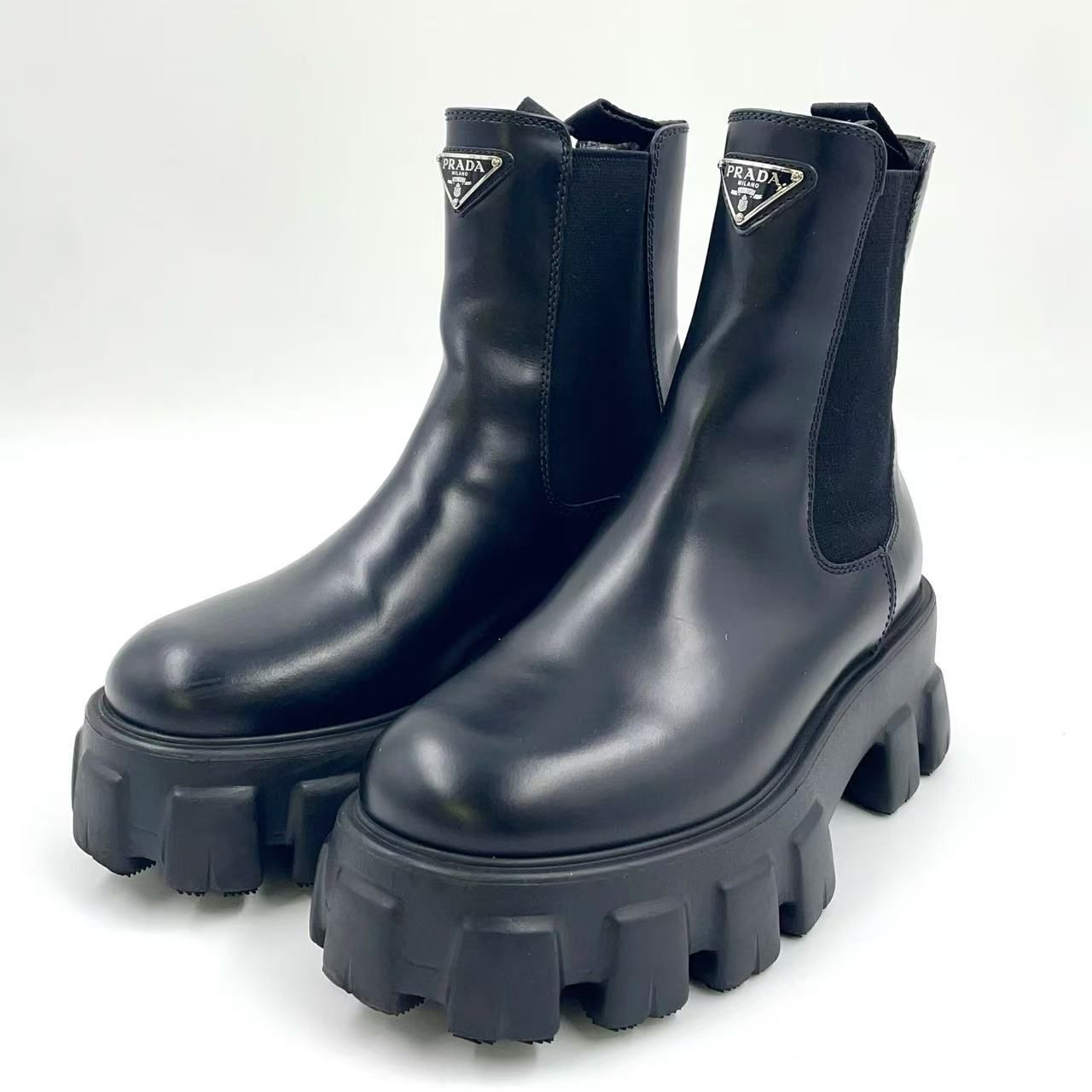 PRADA モノリス ブラッシュドレザー チェルシー レザー ブラック ブーツ シルバー 1T256N