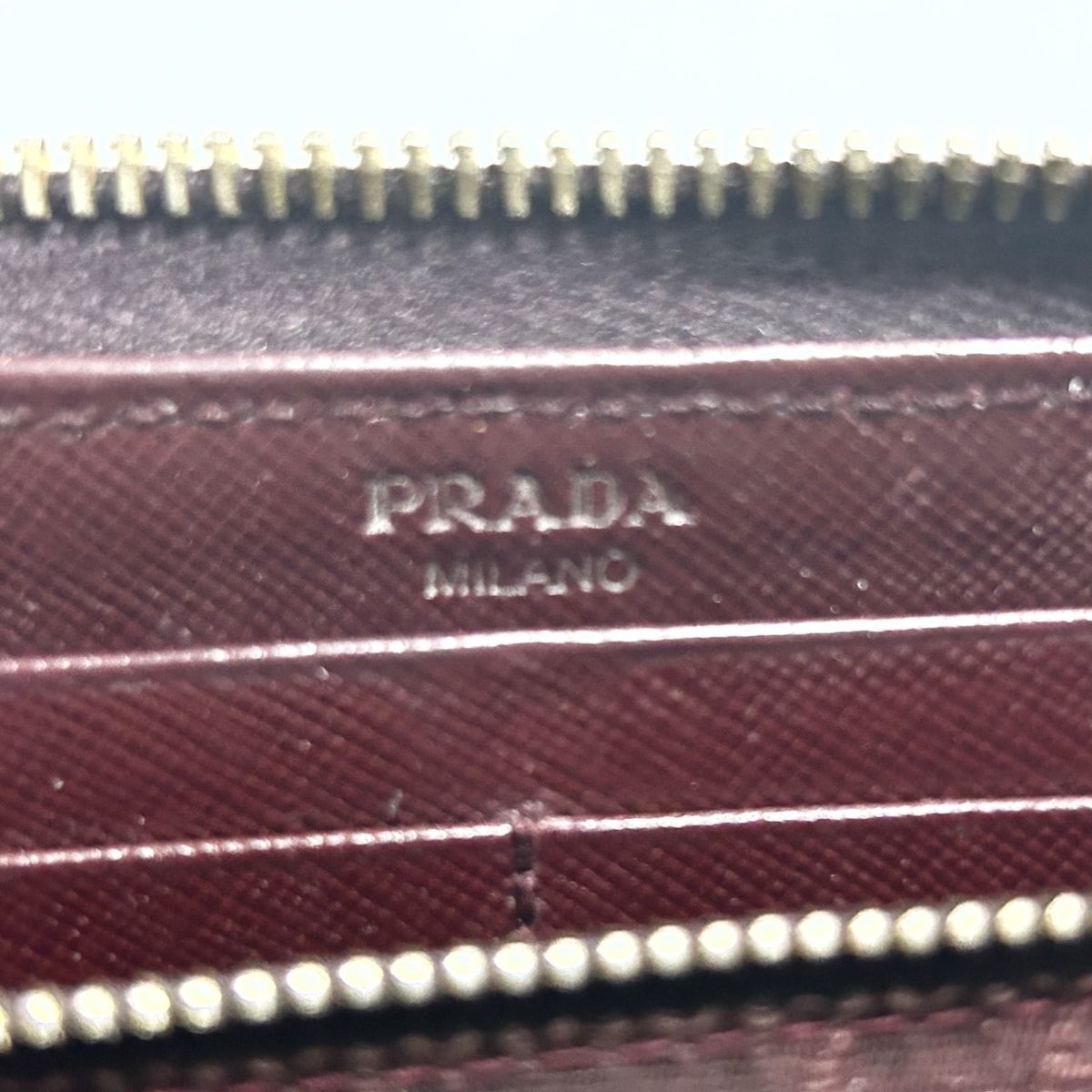 PRADA(プラダ) 長財布 - ボルドー L字ファスナー レザー