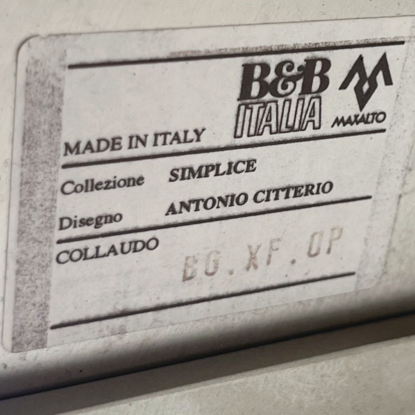取付無料！B&Bイタリア シンプリーチェ スタイリッシュモダン鏡面サイドテーブル 取付無料！B&Bイタリア シンプリーチェ スタイリッシュモダン