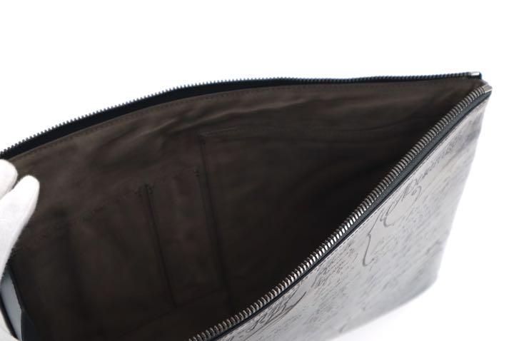 美品 BERLUTI　クラッチバッグ　オーグラジュール　カリグラフィー定価30万 美品 BERLUTI クラッチバッグ オーグラジュール カリグラフィー定価30