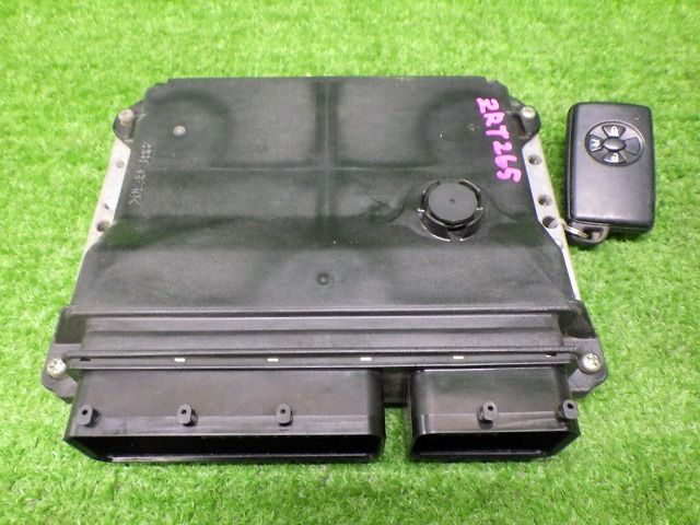 トヨタ　ZRT265　プレミオ　896661-20B51　エンジンコンピューター　ECU　240413004