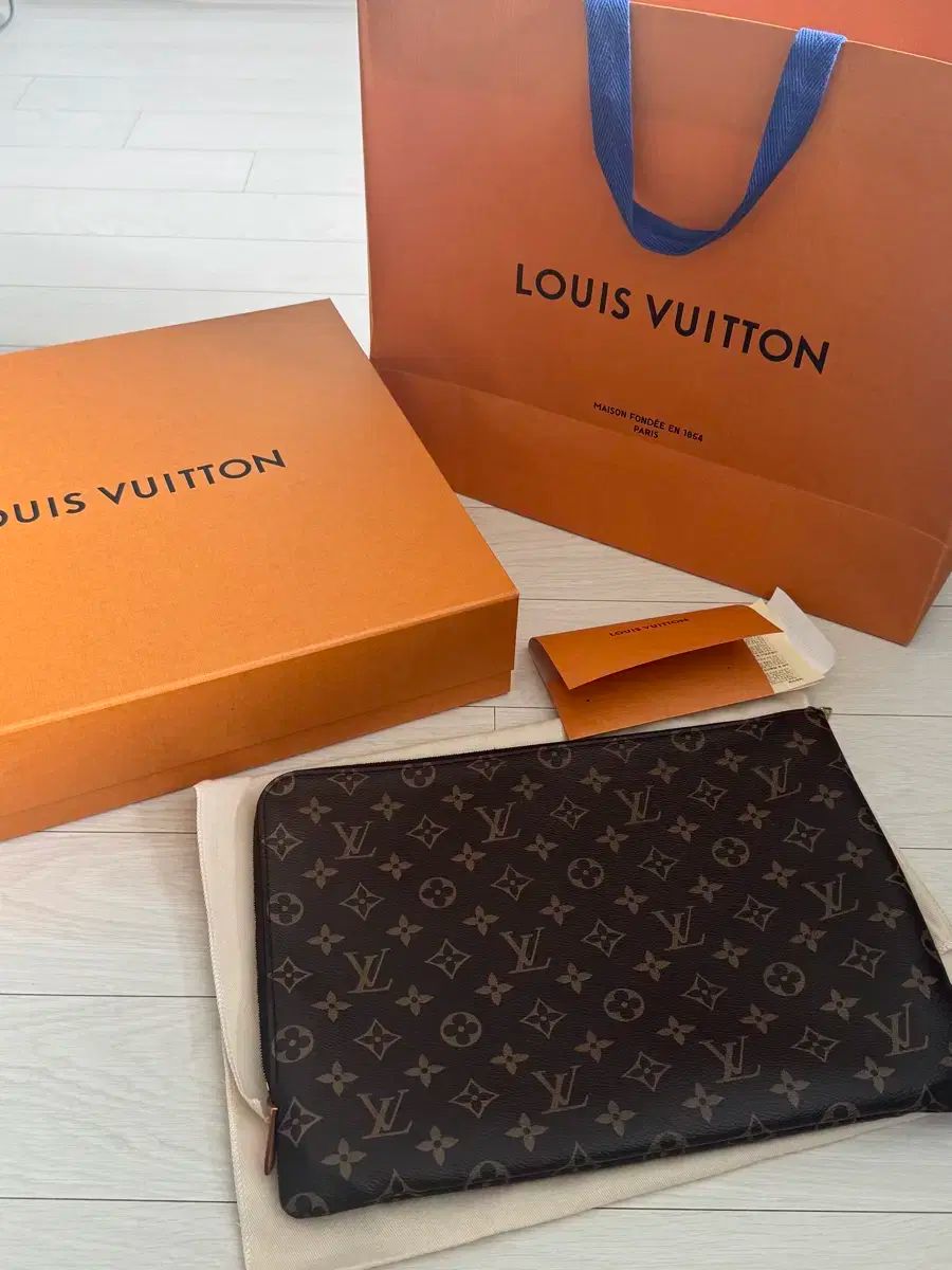 Louis Vuitton ルイヴィトン モノグラム エテュイ ヴォワヤージュ クラッチ mm 付属品完備
