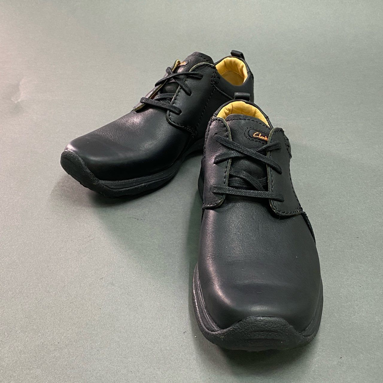 3f8 《美品》 Clarks クラークス レザースニーカー UK7 1/2 ブラック 