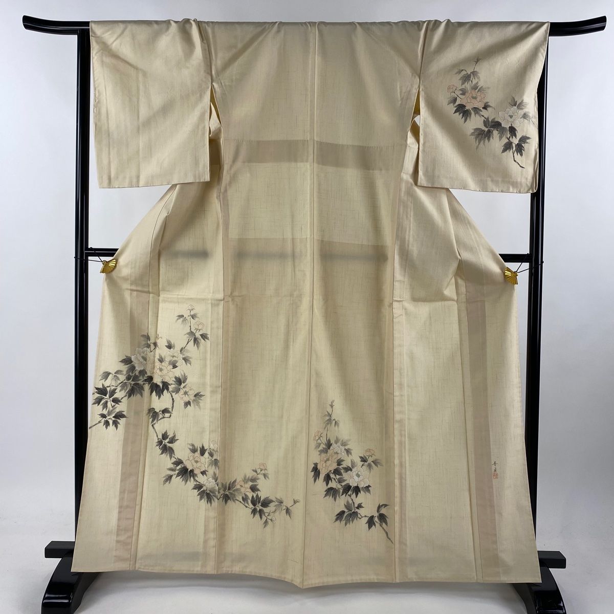 付下げ 身丈166cm 裄丈66cm M 単衣 紬地 落款 枝花 ベージュ 正絹 名品  