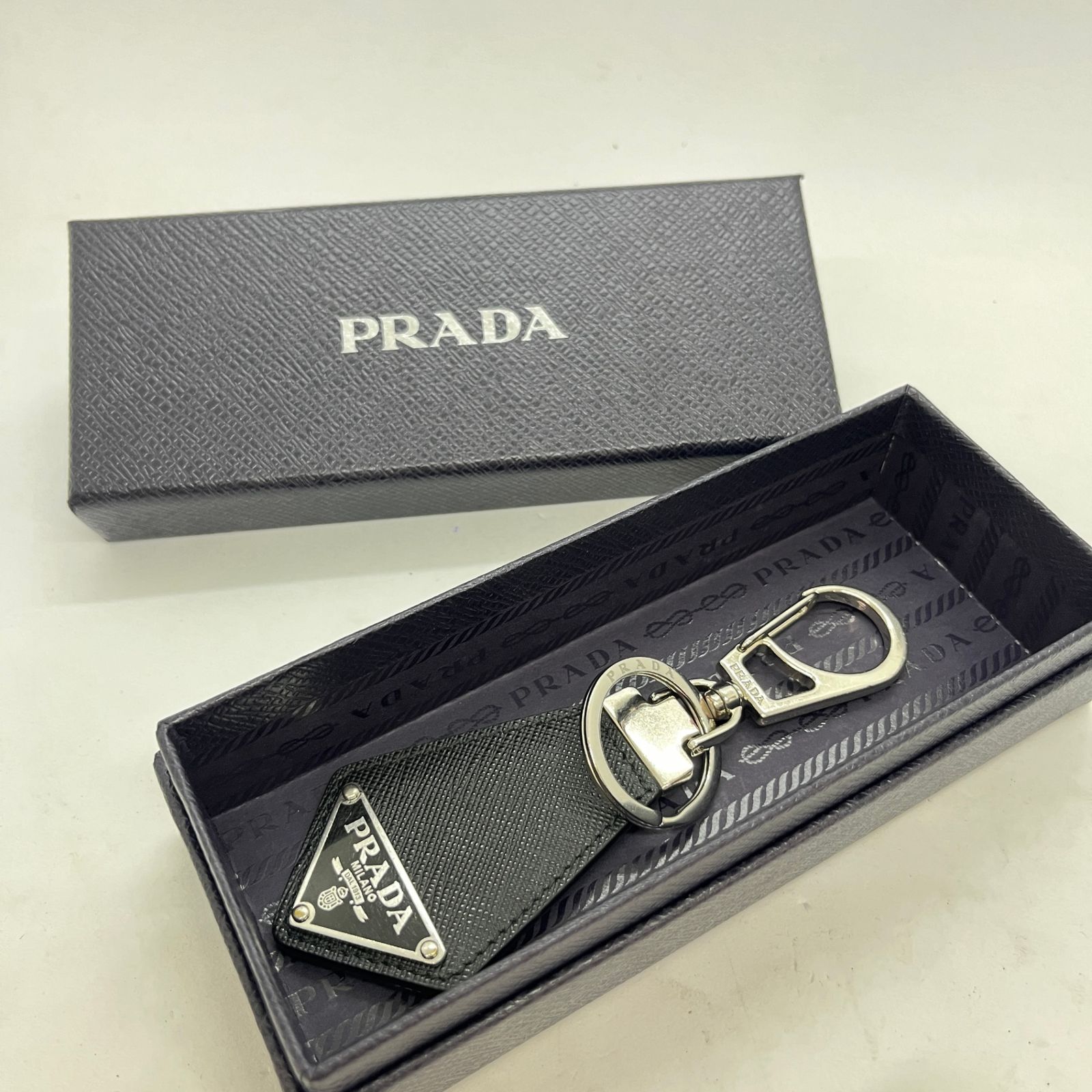 PRADA プラダ キーリング キーホルダー 2PP041黒 ブラック 三角 PRADA プラダ キーリング キーホルダー 2PP041黒 ブラック 三角