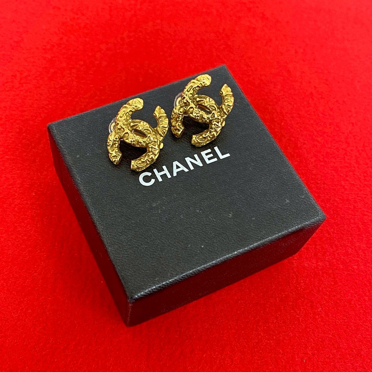 き コメあり 93A CHANEL シャネル ヴィンテージ ココマーク 溶岩 イヤリング イヤーカフ アクセサリー ゴールド 04628