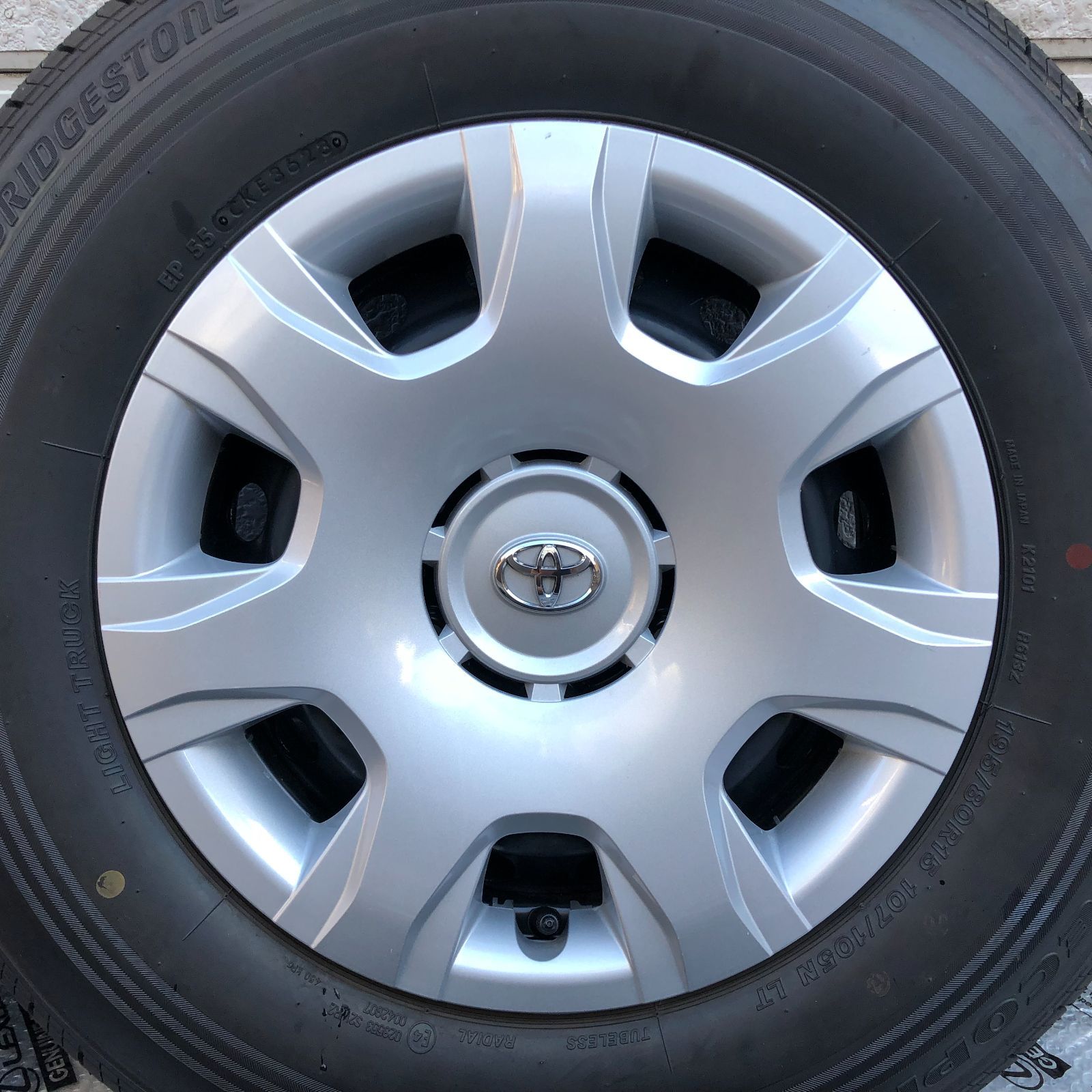 ハイエース 200系 6型 新車外し 純正ホイール＆タイヤ 4本