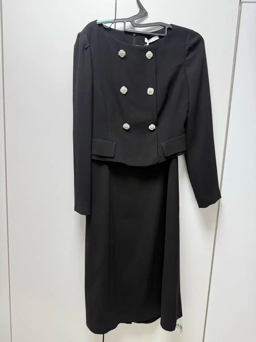 イッミシャ ボタン スー‌ツ ONE PIECE 55サイズ ブラック タグ付き