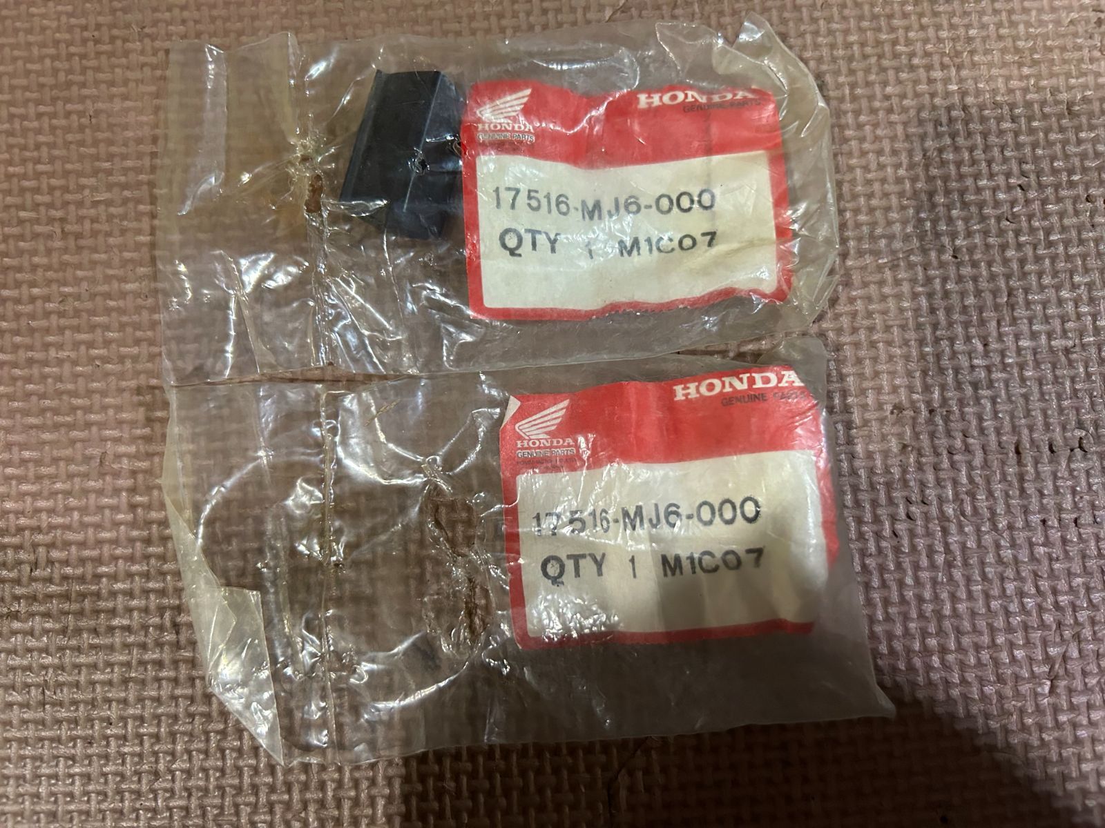 CBR400F タンクサイドラバー 17516-MJ6-000 未使用 純正 - メルカリ