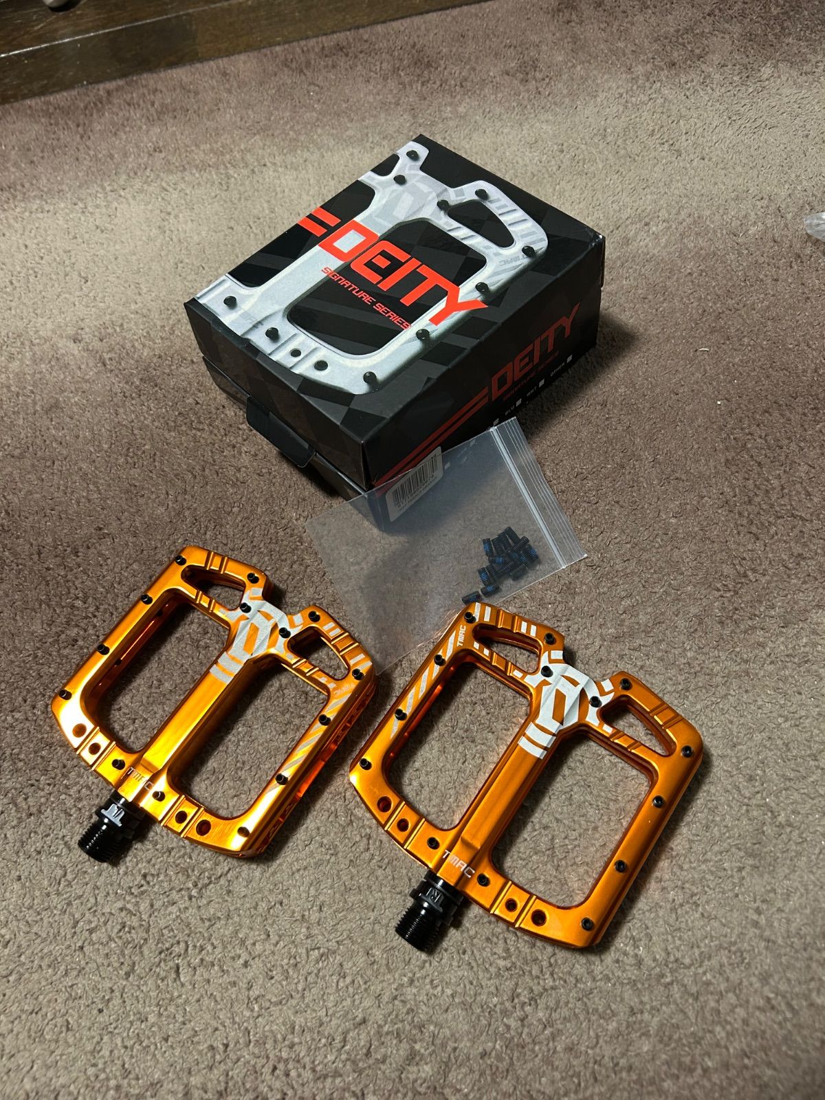 DEITY TMAC アルミ フラットペダル MTB オレンジ