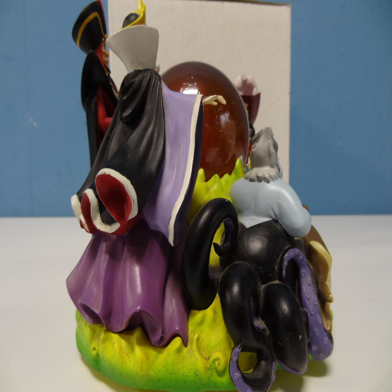 動確済】 ディズニー ヴィランズ オルゴール付き スノードーム