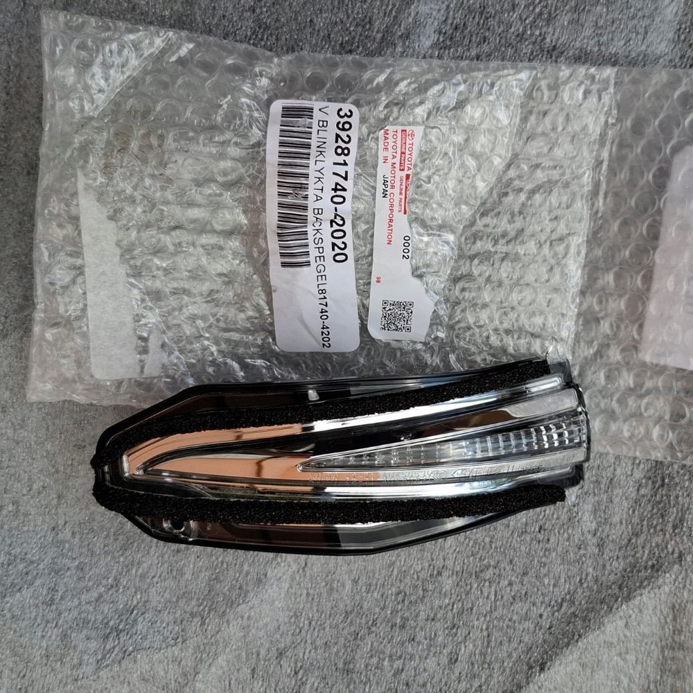 トヨタ 純正 TOYOTA 正規 サイドマーカーランプ 左ドアミラー用 LH ノア ZRR85W ヴォクシー ZRR80W リアー AVU65W パーツ エンジン タイヤ カスタム