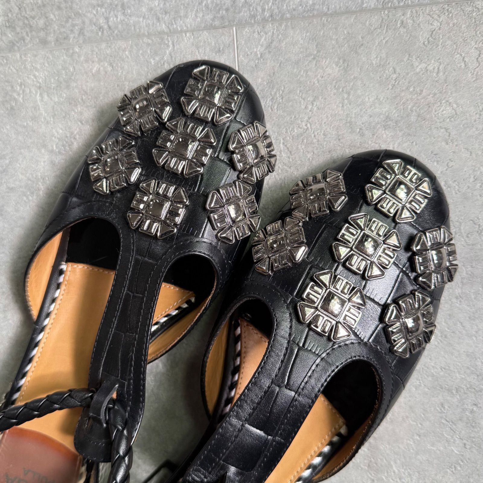 メタル スタッズ