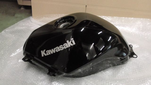 ニンジャ Ninja 250R　EX250K-A05xxx　の　タンク　少錆:#1683602645
