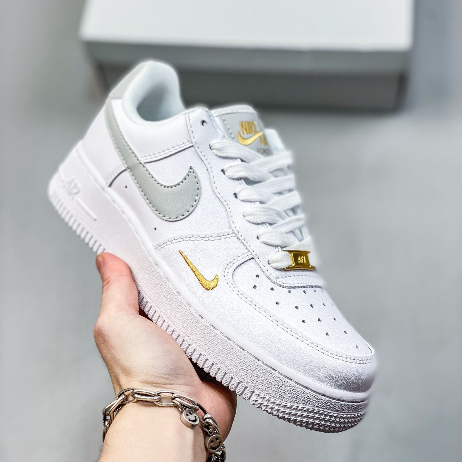 NIKE ナイキ スニーカー NIKE WMNS AIR FORCE 1 LOW 07 ESSENTIAL WHITE ナイキ ウィメンズ エアフォース 1 ロー 07 エッセンシャル ホワイト CZ0270-106 箱付