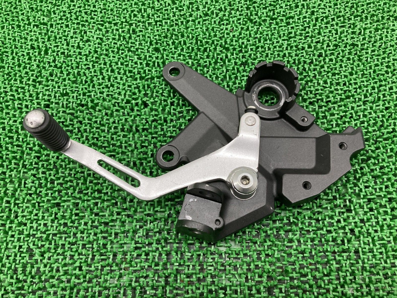 Z650RS ステップホルダー 左 1348 カワサキ 純正 バイク 部品 ER650M
