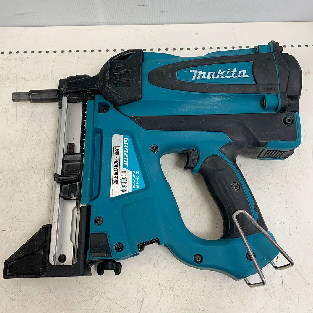 ♭♭MAKITA マキタ コンクリート用ガスピン釘打機　充電器・充電池1個・ケース付 コードレス式 7.2v  GN420C ブルー