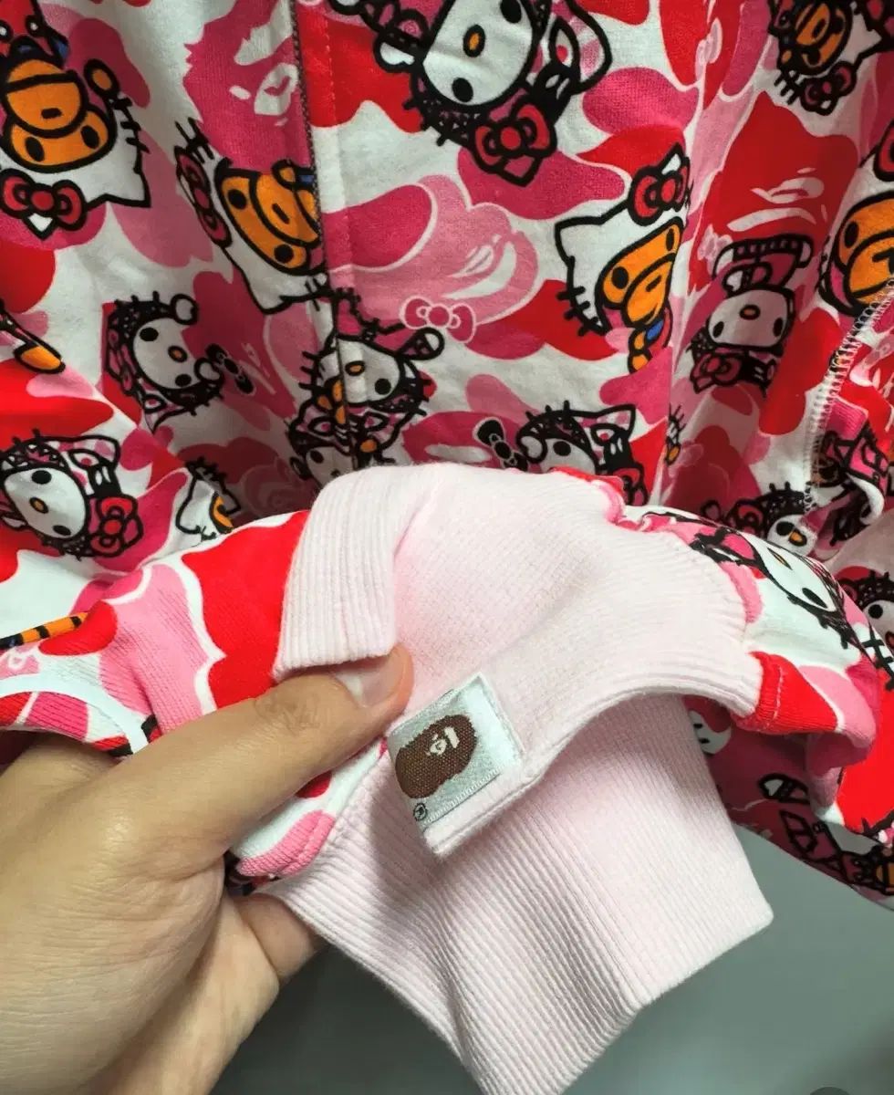 A BATHING APE(アベイシングエイプ) x ハローキティ ピンク